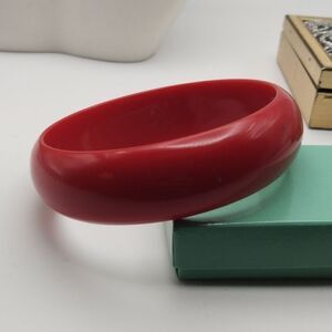 Retro luscious red bracelet bangle B1025 bakelite
